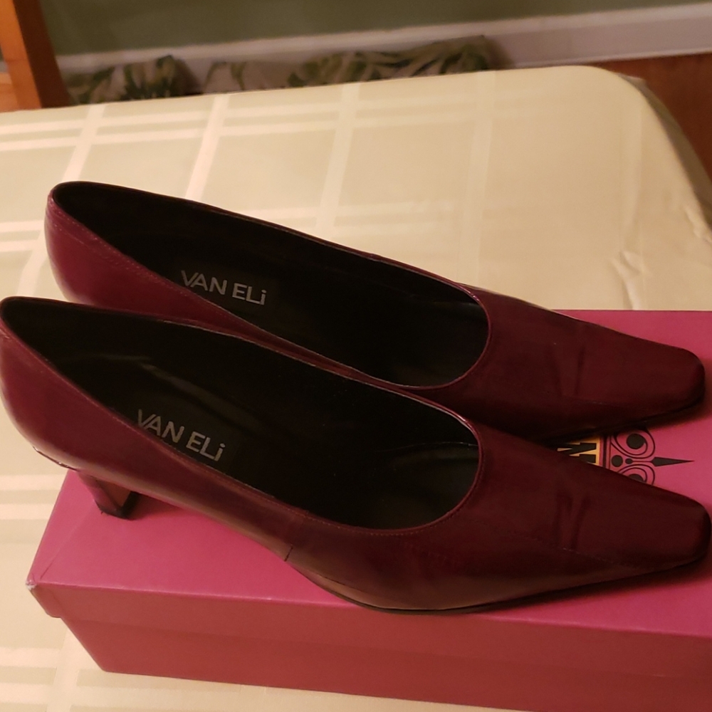 Shoes - Picture 2 of 4